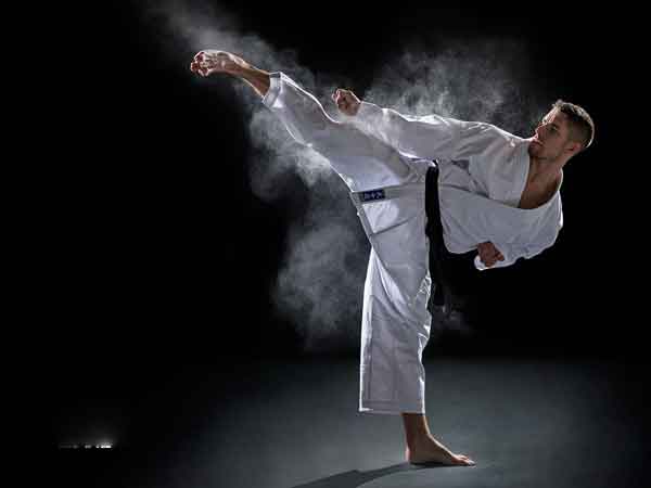 Tìm hiểu các đòn đá trong Karate và các đòn đỡ hiệu quả