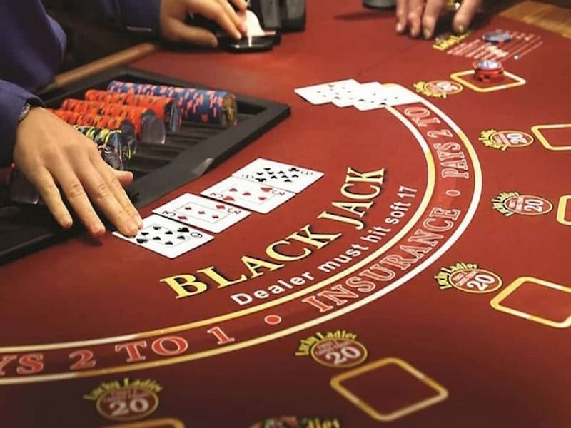 Hướng dẫn cách chơi blackjack tại AE888