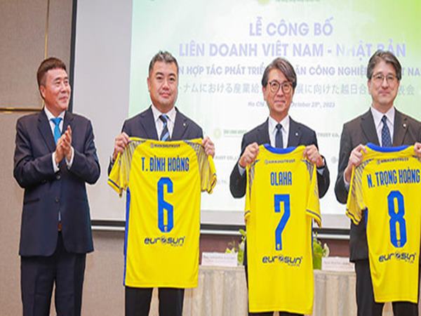Bóng đá VN 27/10: SLNA nhận ‘doping’ từ Nhật Bản