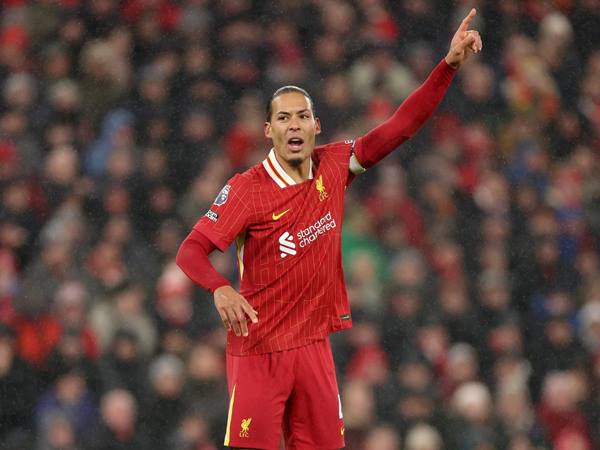 Tin bóng đá 8/1: Real Madrid từ chối Virgil van Dijk