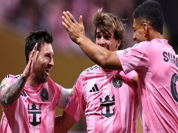 Cứ trao cho Messi quả bóng, còn lại để anh lo