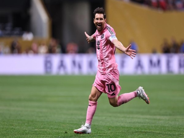 Bóng đá ngày: Khi Messi lại hóa thành đấng cứu thế