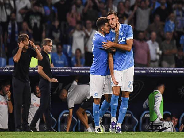 Tin Napoli: HLV Conte khen ngợi đặc biệt Lorenzo Lucca