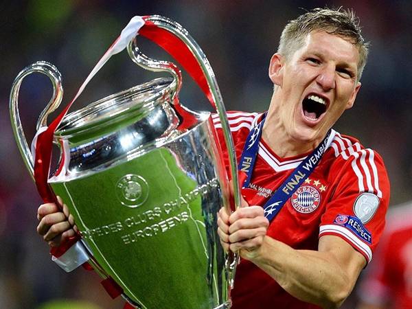 Những tiền vệ Bayern Munich có nhiều danh hiệu nhất