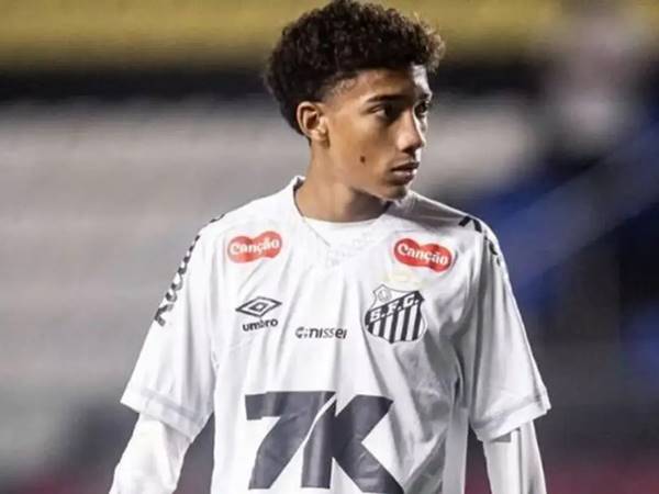 Tin Liverpool 17/10: Chelsea và Liverpool tranh giành Robinho