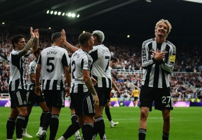 Sự trở lại thúc đẩy tương tác mạng xã hội, doanh thu tăng