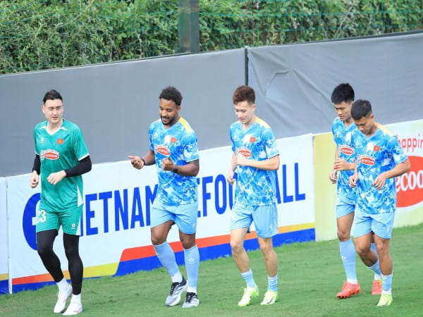 Tập luyện trong hoàn cảnh chưa đủ quân